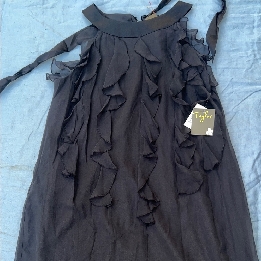 Elegant Black Ruffle Dress - Picture 3 of 7